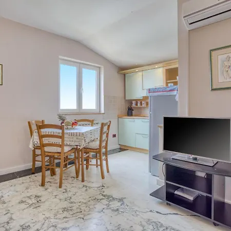 Apartment Daria-3 By Interhome *